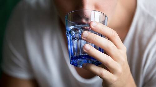 آیا آب نمکی در کاهش علائم giggle 19 تأثیر دارد؟