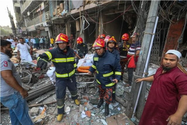 انفجار مهیب در پایتخت بنگلادش/ ۱۵ تن کشته و بیش از ۱۴۰ تن زخمی شدند