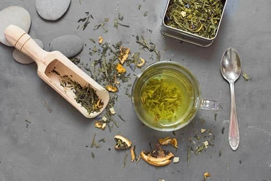بهترین دمنوشات گیاهی برای کمک به کاهش التهابات در بدن چیستند؟
