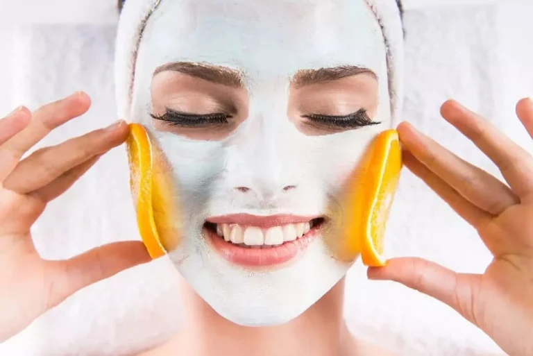 شستشوی صورت با استفاده از پنبه یا سفت کننده پوست، چه تفاوتی دارد؟