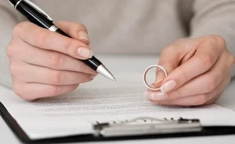 طلاق زن با داشتن وکالت در طلاق