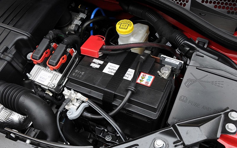 وظیفه باتری خودرو چیست؟