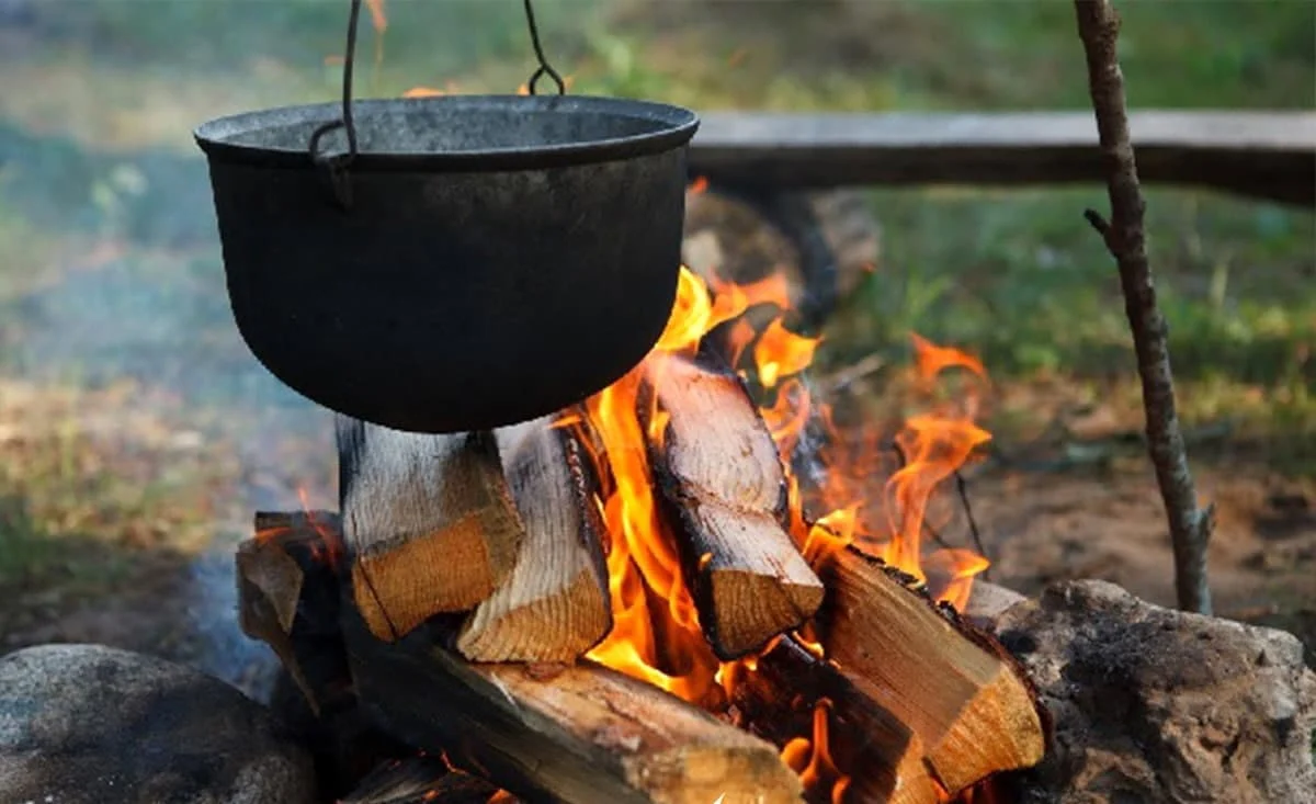 چگونه با آب و دستمال کاغذی آتش درست کنیم
