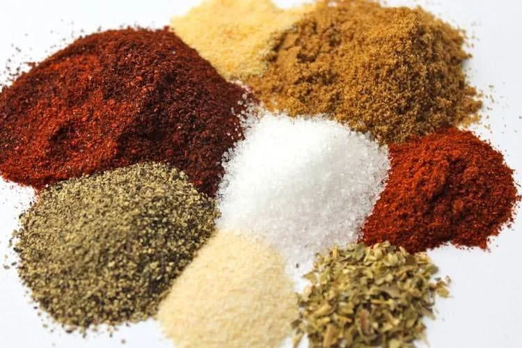 ادویه ها به غذا رنگ و جان می دهند