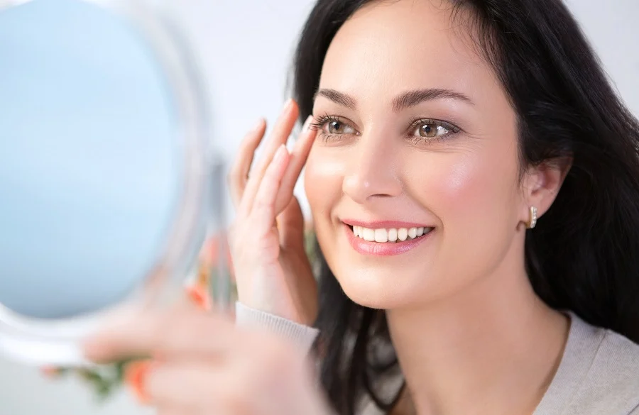 How to cover facial blemishes with powder cream