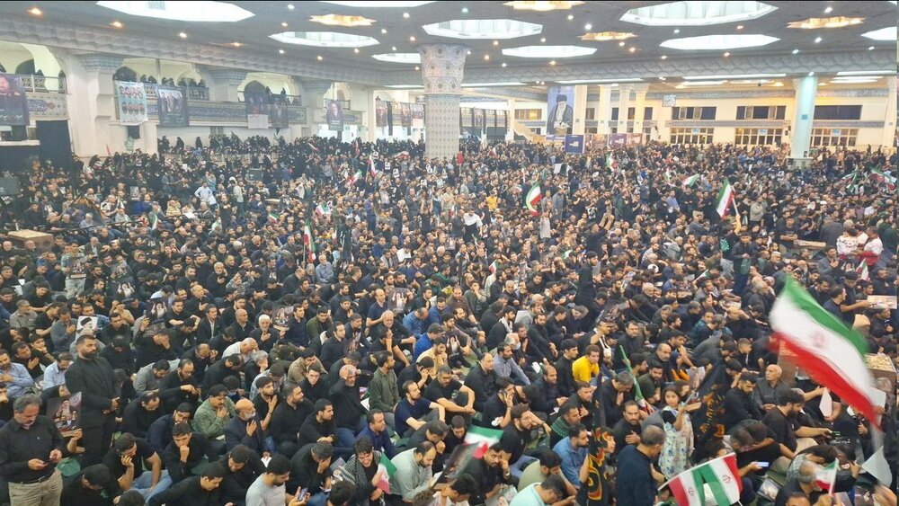 انتظار مردم تهران برای پیکر شهدای خدمت