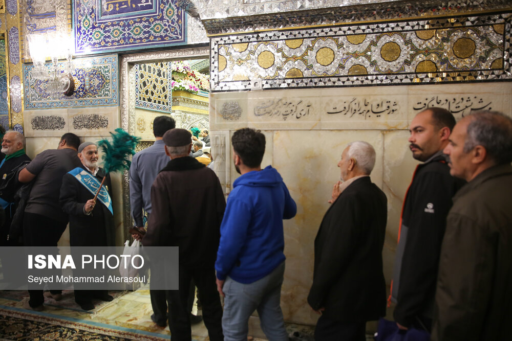 حرم مطهر | روز جهانی تشرف ۵ هزار نفر از جامعه کارگری به حرم مطهر رضوی در روز جهانی کارگر