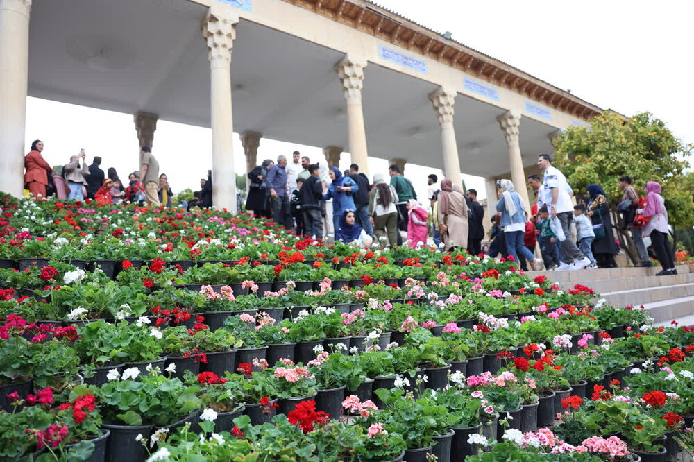 شعر حافظ؛ منشوری فراگیر برای زندگی انسانی