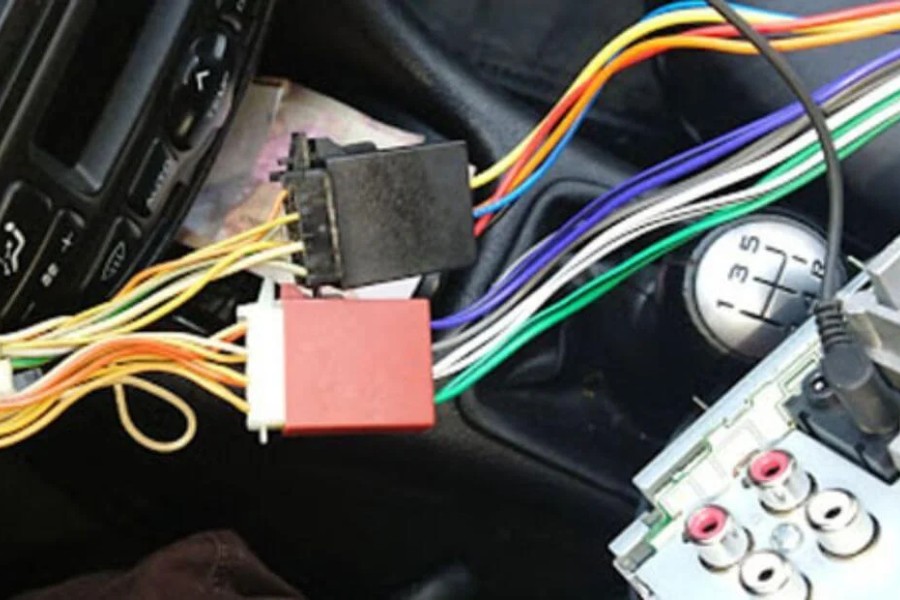 اتصال سوکت‌های سیم‌کشی به ضبط